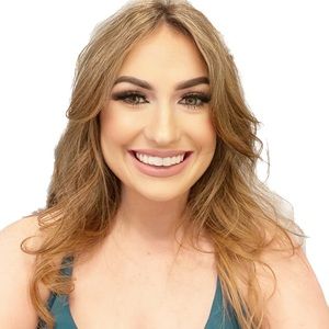 Meet your Posher, Rebecca